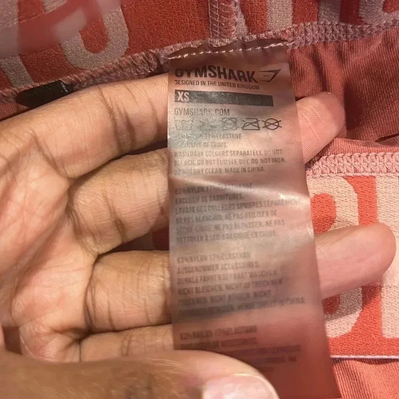 Women’s Gym Shark Peach colored cropped leggings Size XS - Picture 5 of 5